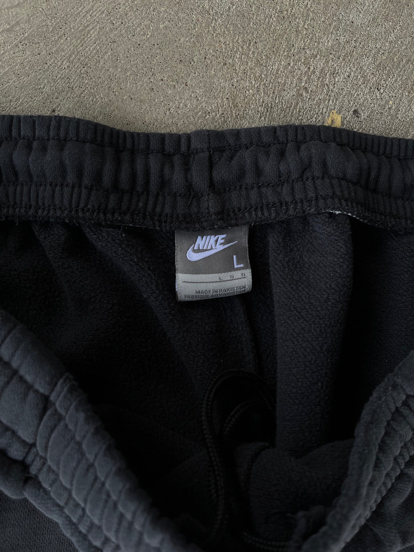 Vintage Baggy Nike Embroidered Sweatpants - L