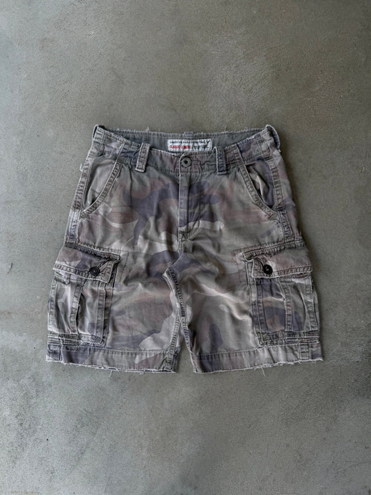 Vintage American Eagle Outfitters Camo Cargo Shorts - 32