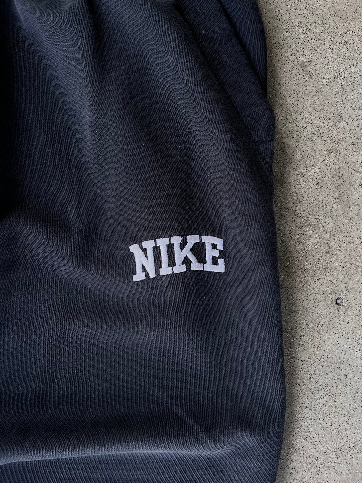 Vintage Baggy Nike Embroidered Sweatpants - L