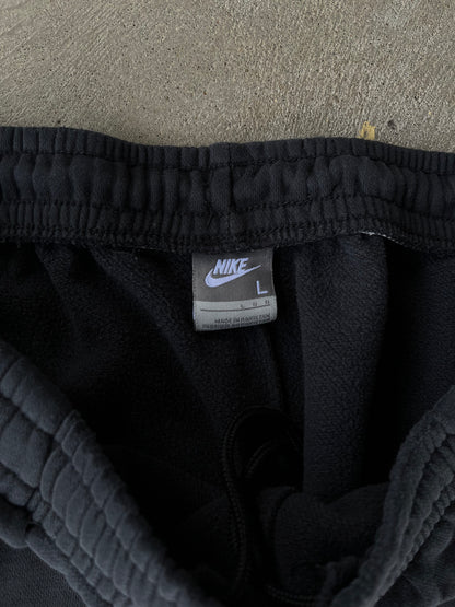 Vintage Baggy Nike Embroidered Sweatpants - L