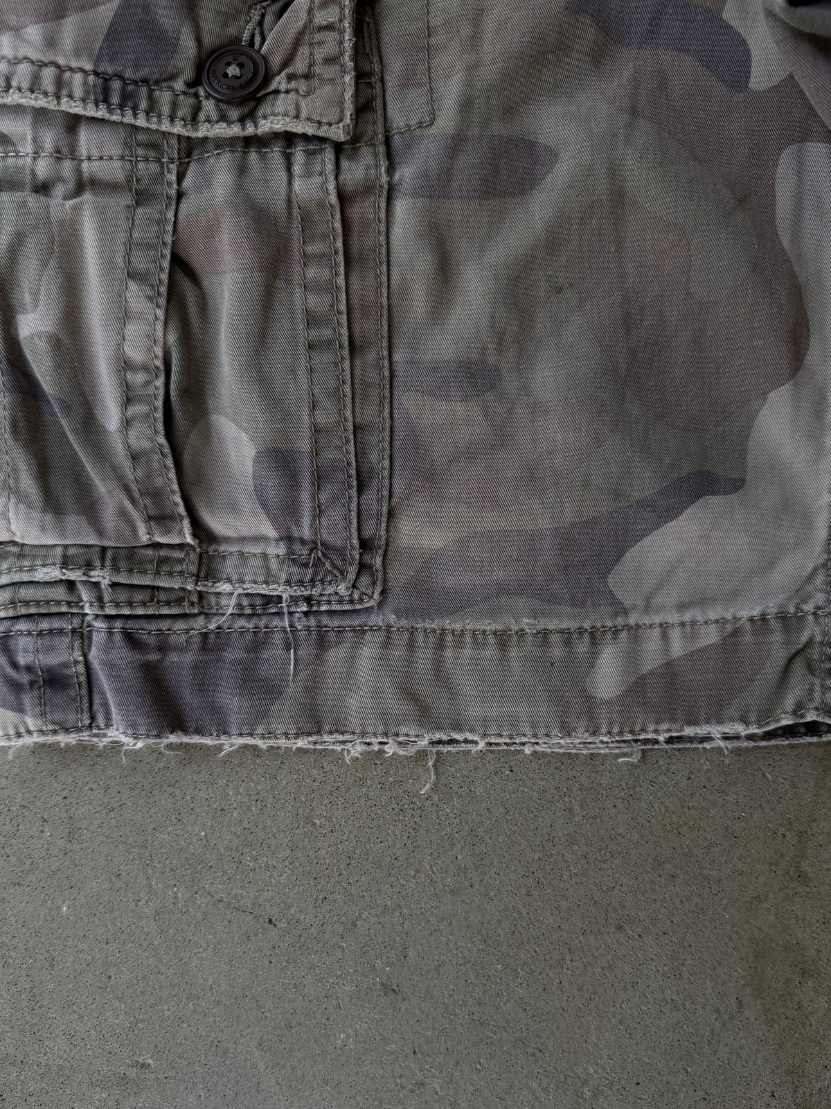 Vintage American Eagle Outfitters Camo Cargo Shorts - 32