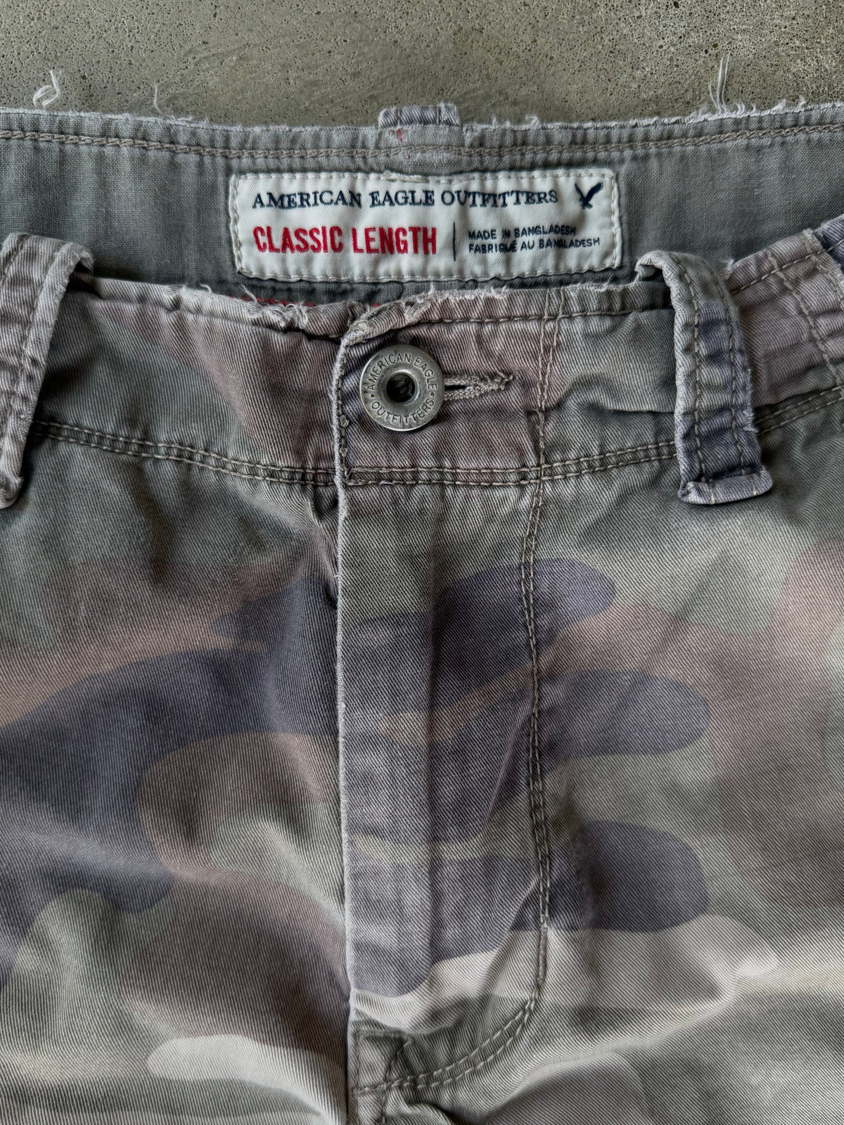Vintage American Eagle Outfitters Camo Cargo Shorts - 32