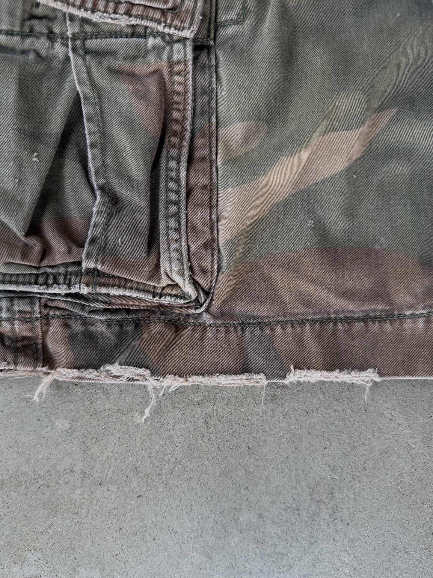 Vintage American Eagle Outfitters Camo Cargo Shorts - 30